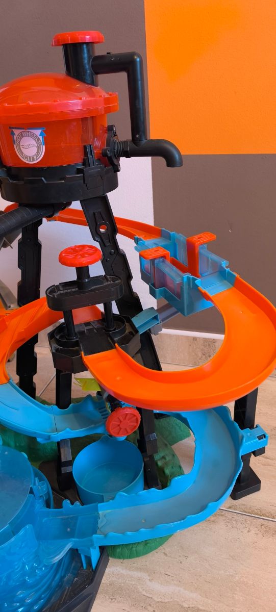 Hot wheels cocodrilo túnel de lavado