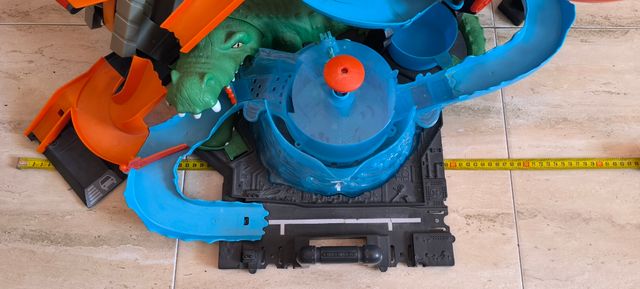 Hot wheels cocodrilo túnel de lavado