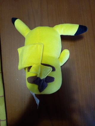 Pupazzo pokemon  pikachu
