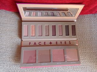 PALETA SOMBRAS DE OJOS Y BLUSH