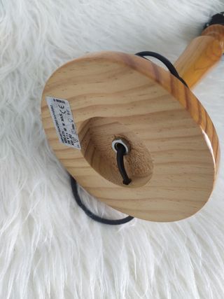 Pie de lampara de madera
