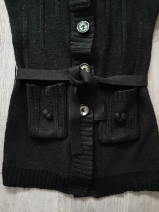 Chaqueta sin mangas con capucha