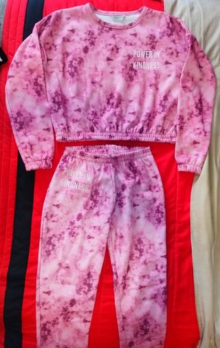 Conjunto de chándal rosa de chica