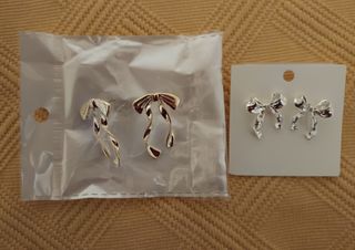 Pendientes y broche de bisutería