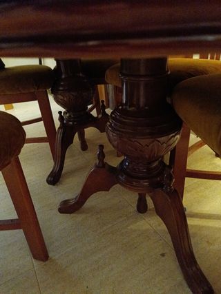 Mueble ,mesa y sillas