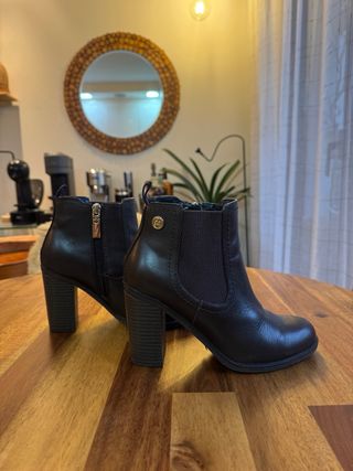 Botas de tacón de piel auténtica Tommy Hilfiger 37