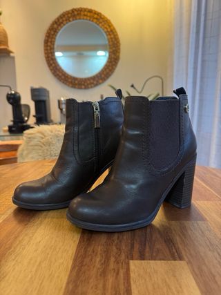 Botas de tacón de piel auténtica Tommy Hilfiger 37