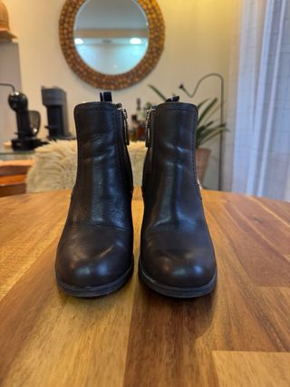 Botas de tacón de piel auténtica Tommy Hilfiger 37