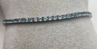 Pulsera riviere de oro de 18 kt con aguamarinas 