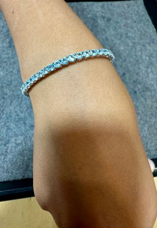 Pulsera riviere de oro de 18 kt con aguamarinas 