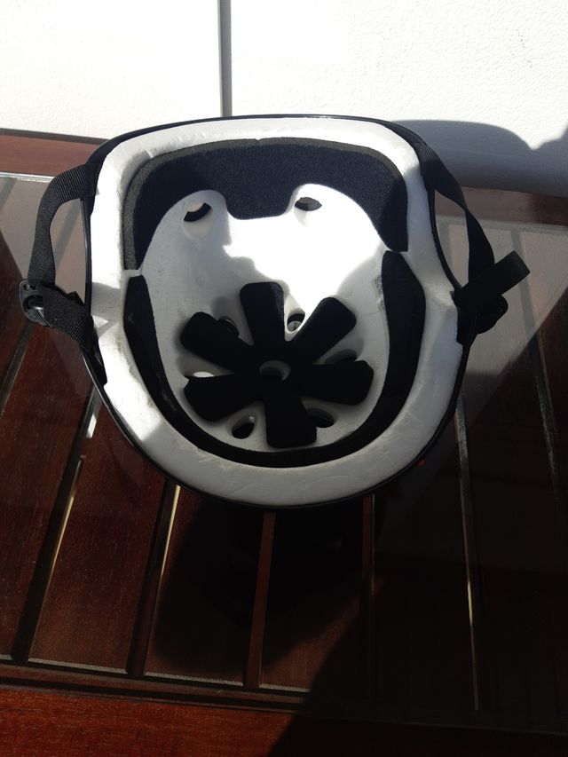 Casco Bwings. Talla: S