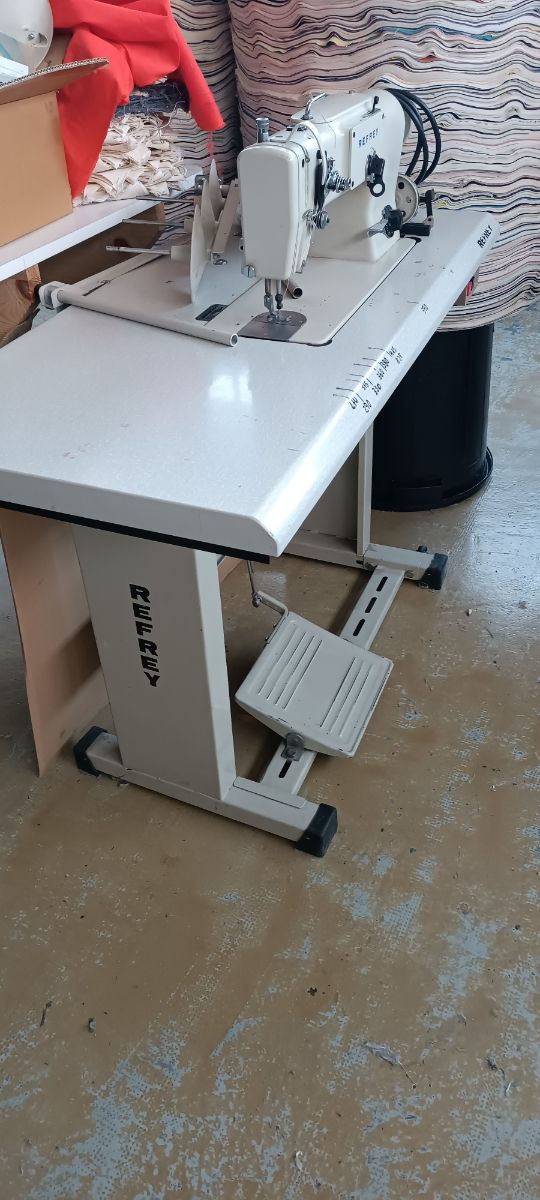 Maquina coser ZigZag Refrey 