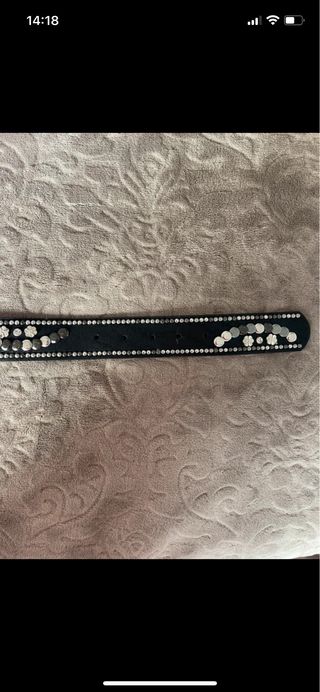 Cinturón Negro con Tachuelas Plateadas