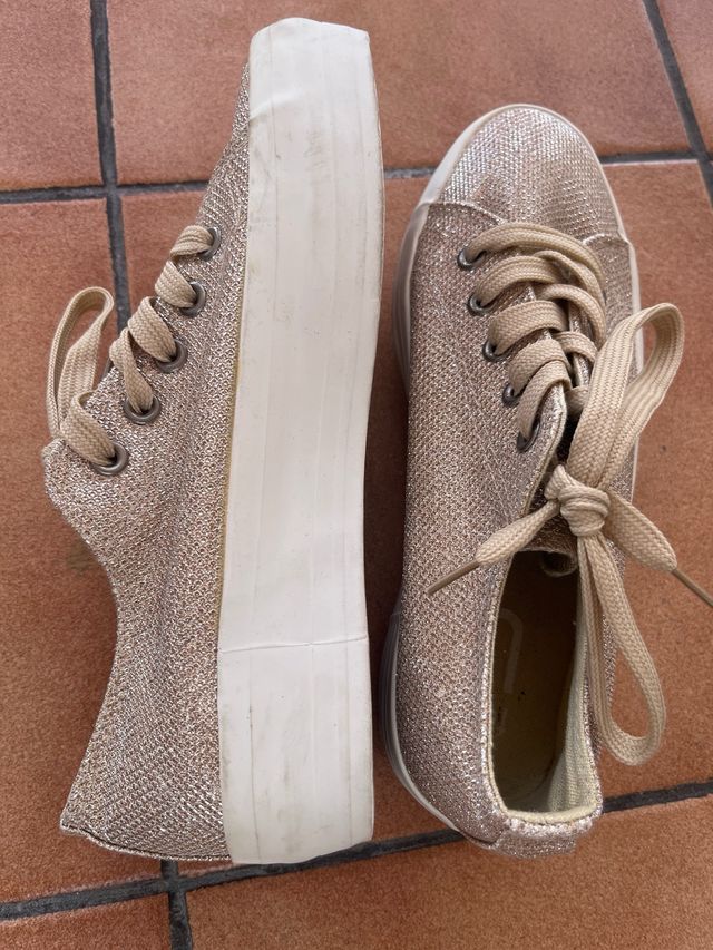 Zapatillas doradas