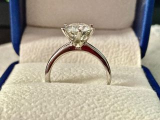 Anillo de Moissanita y Plata