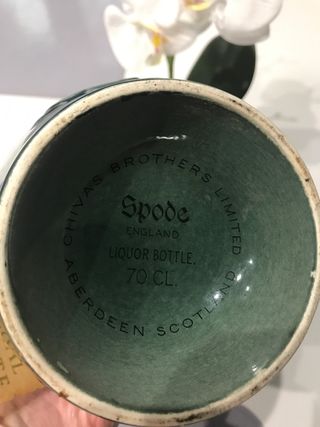 Bottiglia di whisky scozzese vuota Chivas Royal Salute