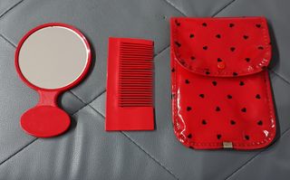 Set bellezza con pochette pettine e specchietto