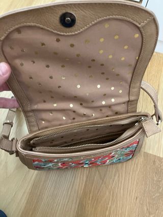 Bolso de cuero desigual