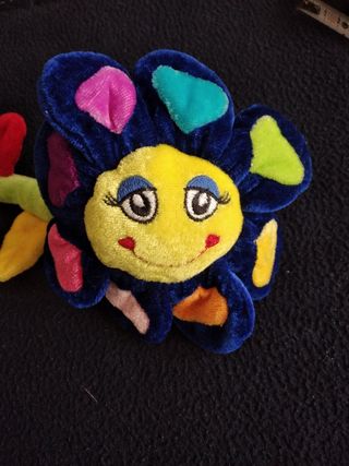 Pupazzo peluche fiore.
