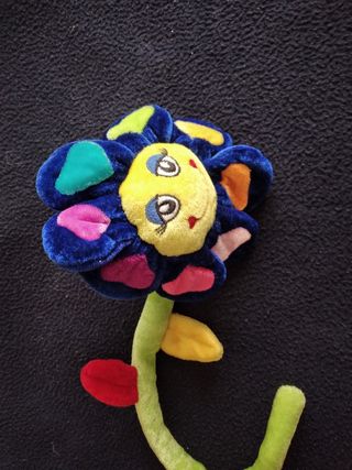 Pupazzo peluche fiore.