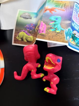 Kinder Joy Trex rosa collezione jurassic world