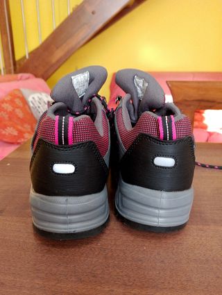 Scarpe da trekking nere e rosa
