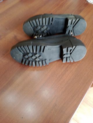 Scarpa nera con fibbie usata pochissimo