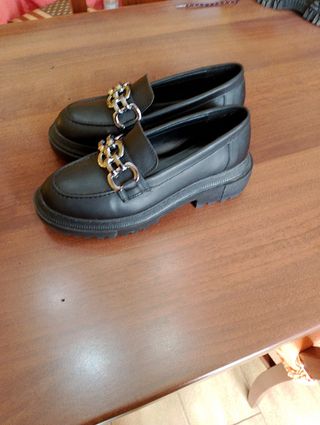 Scarpa nera con fibbie usata pochissimo