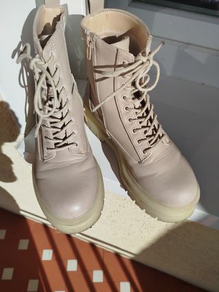 Botas con cordones