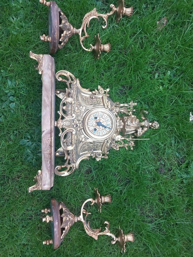 Reloj y candelabros bronce