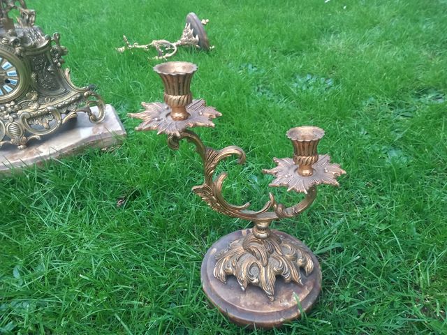 Reloj y candelabros bronce