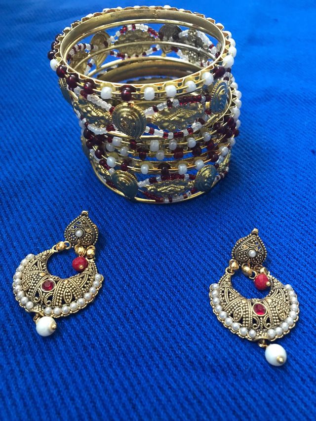 Set braccialetto e orecchini dall’India