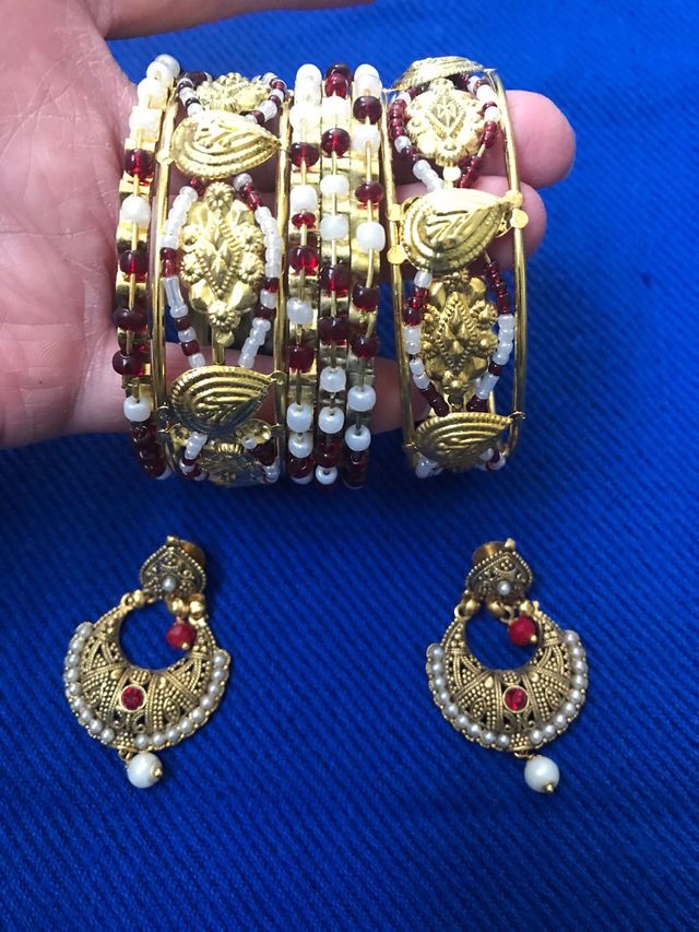 Set braccialetto e orecchini dall’India