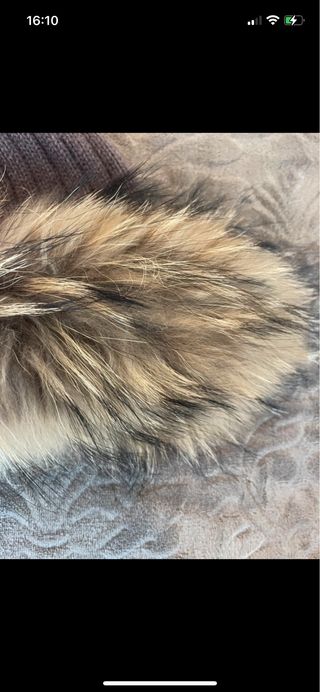 Gorro de lana marrón con pelo sintético