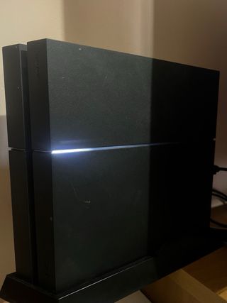 Ps4 con mando y 4 juegos