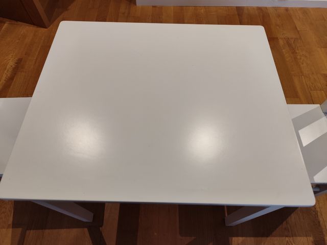 Mesa y 2 sillas blancas Kritter, de Ikea