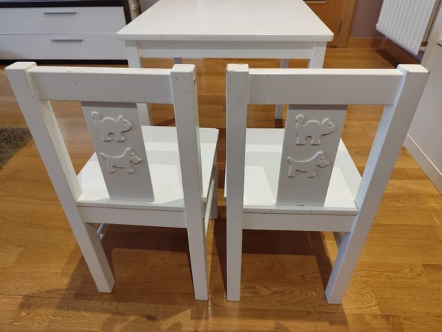 Mesa y 2 sillas blancas Kritter, de Ikea