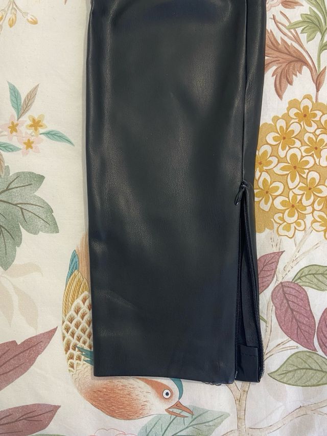 Pantalón cuero Zara 