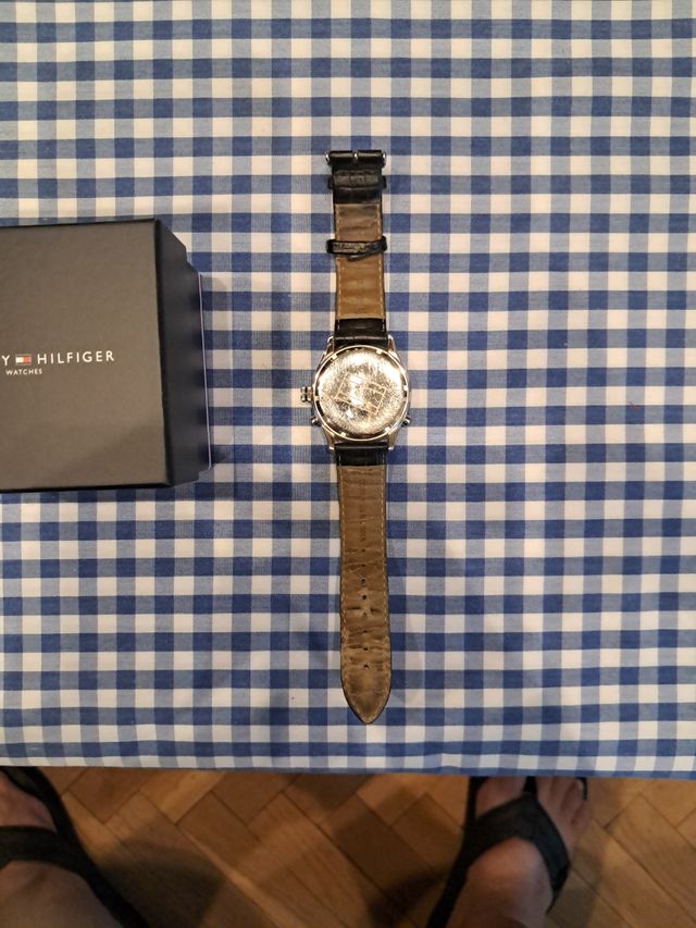 Reloj tommy Hilfiger automático.