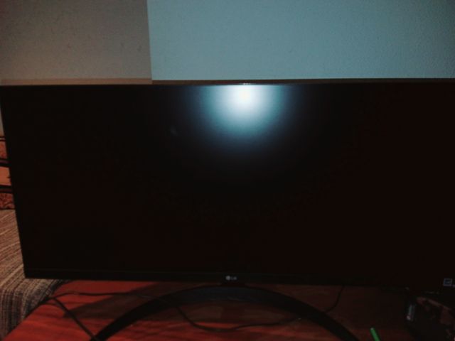 Monitor de 29" Lg con la pantalla rota