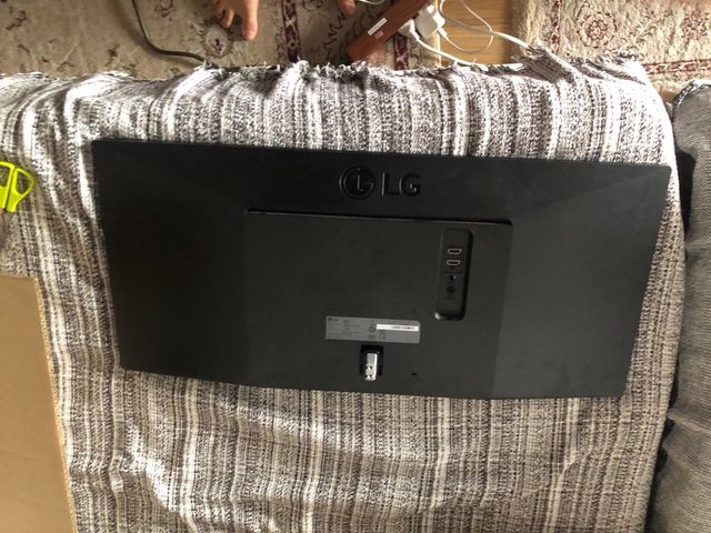 Monitor de 29" Lg con la pantalla rota