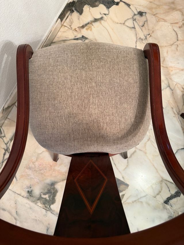 8 sillas de madera de nogal