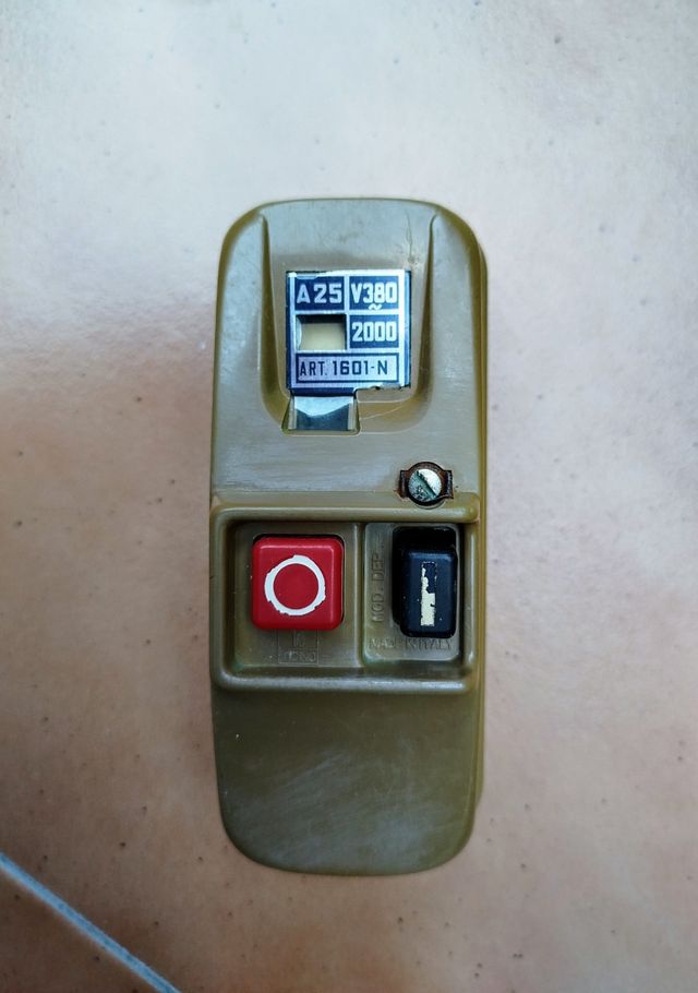 Antiguo interruptor diferencial