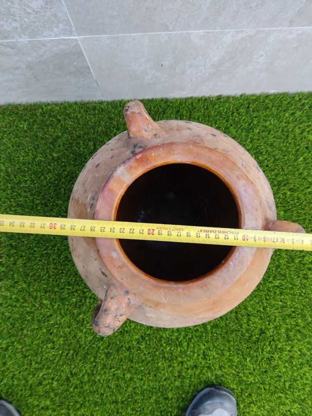 Vecchio barattolo o vasetto per olio