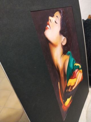 Disegno con passepartout nero.