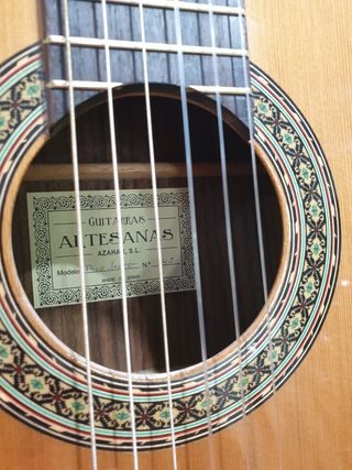 GUITARRA ARTESANAL PALO SANTO 142