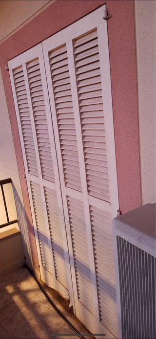 Persianas mallorquinas y vidrieras