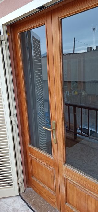 Persianas mallorquinas y vidrieras