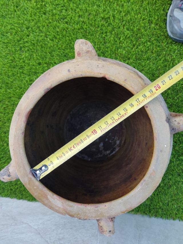 Vecchio barattolo o vasetto per olio