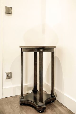 Mesa auxiliar de madera